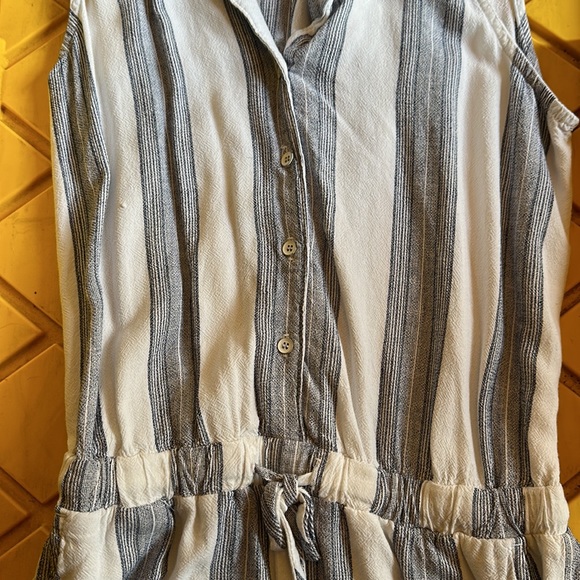 #63❤️ Brand new Bella Dahl Sleeveless easy short romper in pinstripe - Picture 3 of 8